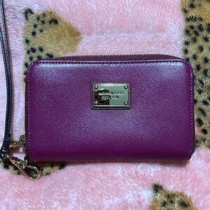 MK wristlet 3 credit cards slots very good condition